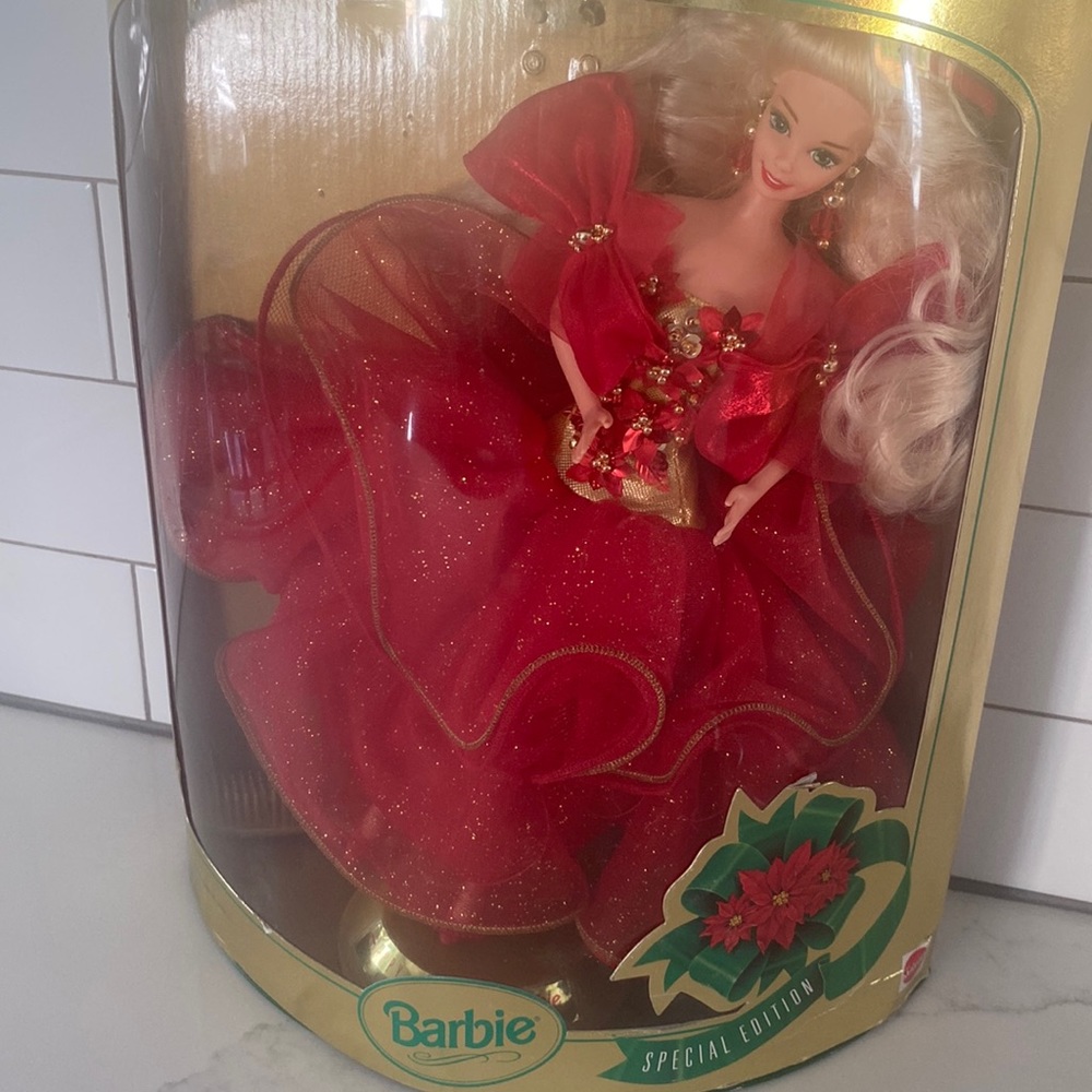 NWT Barbie Happy Holidays Special Edition 1993